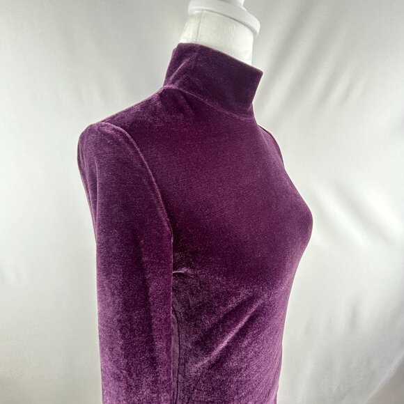 Icône (Simons) Purple Velvet Stretch Mock Neck Top – Small - Picture 3 of 9
